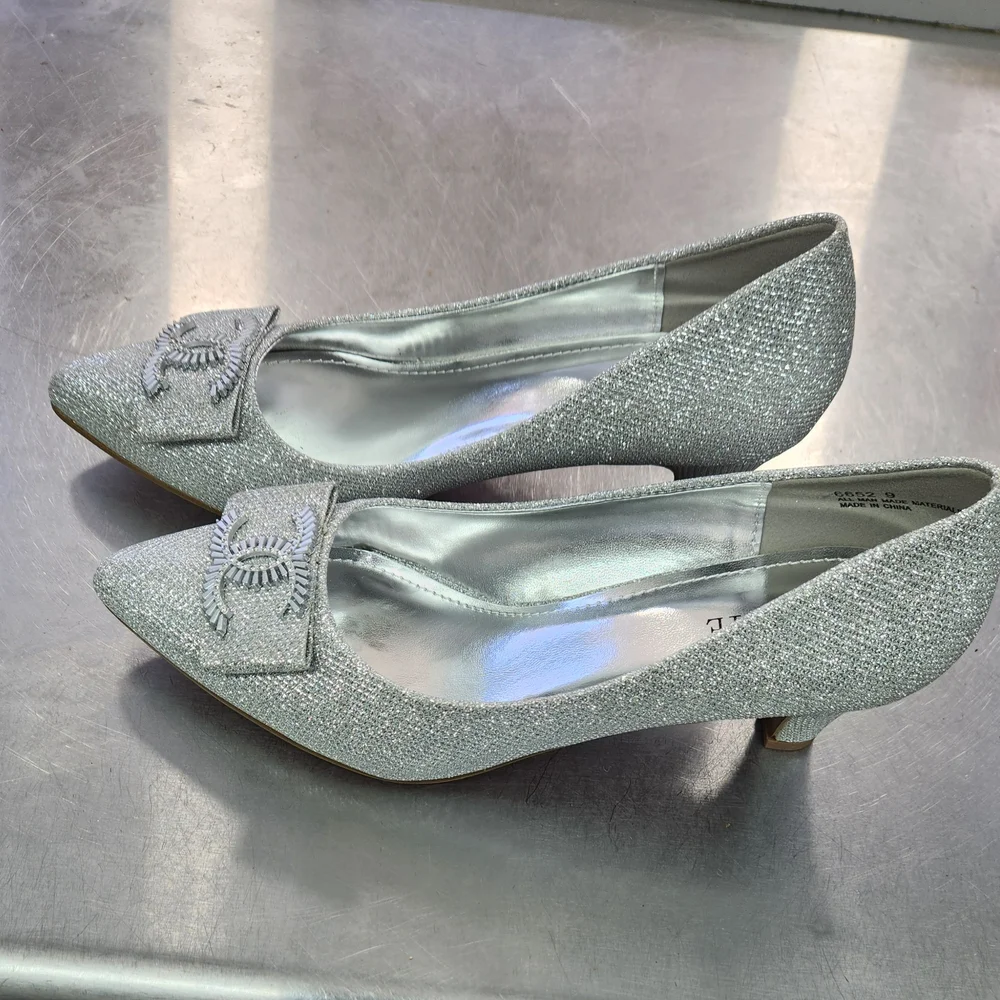 Natalie Silver Glitter Heel Pumps with C‎ Design On Front..size 9 Brand New
